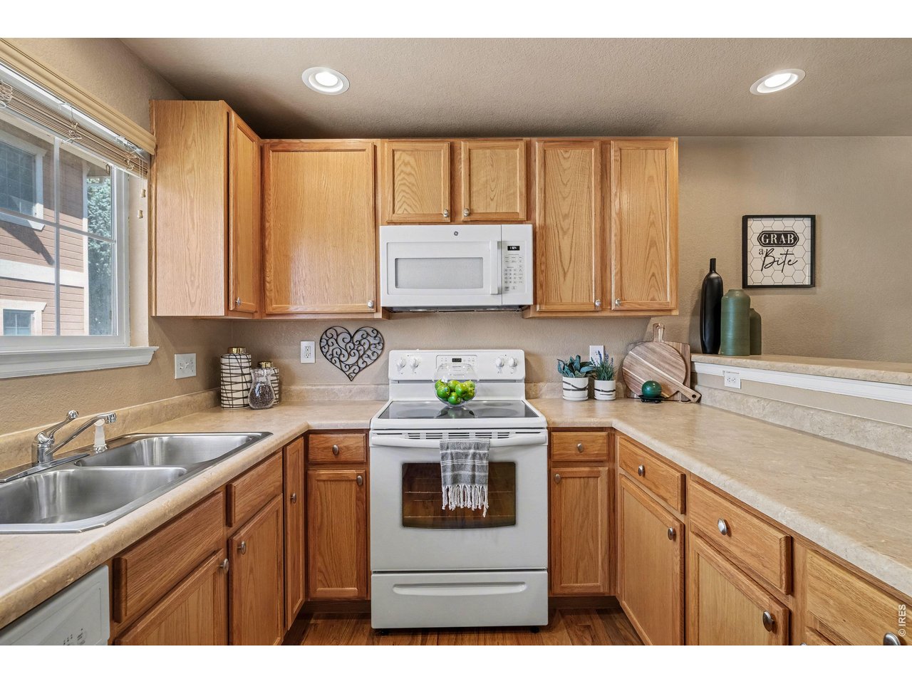 4204 Riley Drive Longmont, CO 80503 - Photo 5 of 27