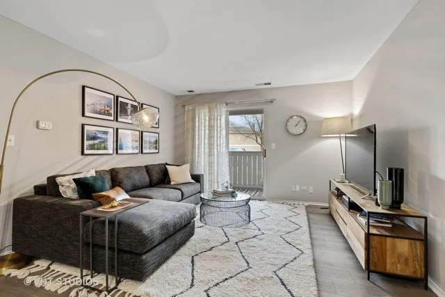 $2,431 | 92 Aster Drive, Unit 2114, Schaumburg, IL 60173