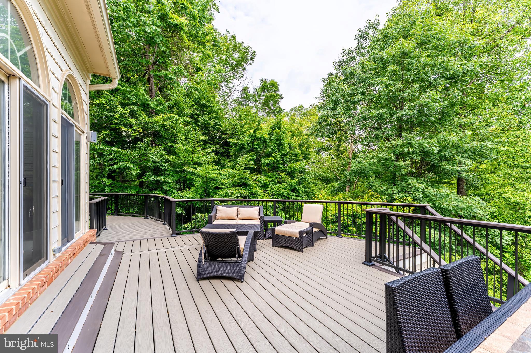 891 Chinquapin Road McLean, VA 22102 - Photo 2 of 8