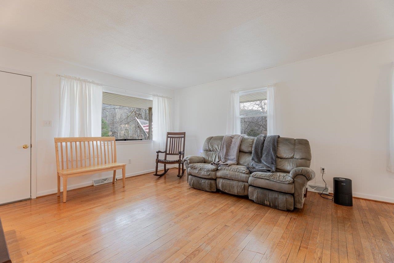 11918 Turleytown Road Broadway, VA 22815 - Photo 7 of 42 a living room with furniture and a window