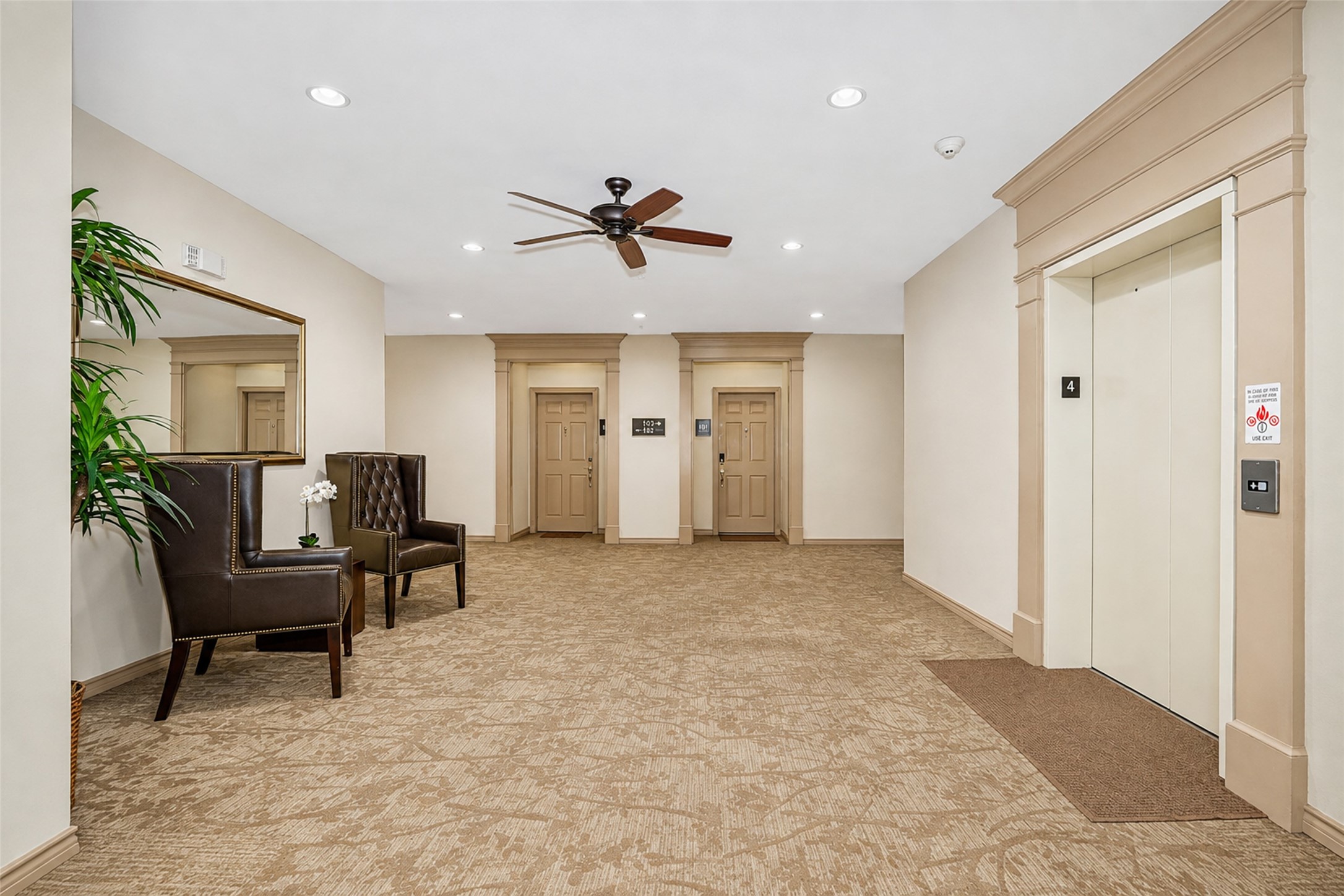 2400 McCue Road, Unit 401 Houston, TX 77056 - Photo 38 of 47 Elevator is conveniently located near home's front door.