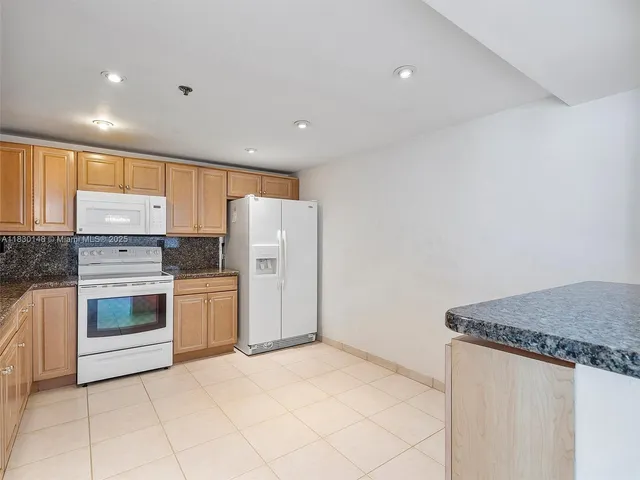 $489,000 | 210 174th Street, Unit 2005, Sunny Isles Beach, FL 33160