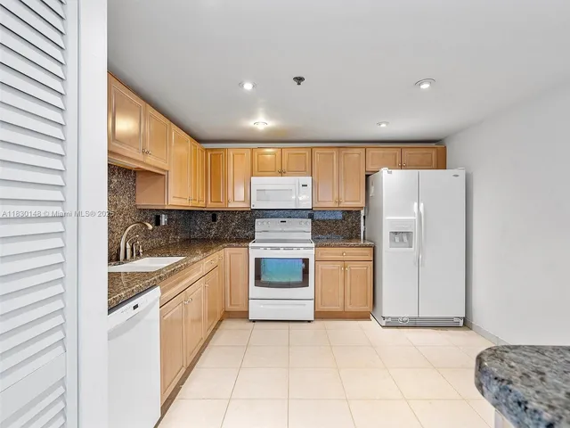 $489,000 | 210 174th Street, Unit 2005, Sunny Isles Beach, FL 33160