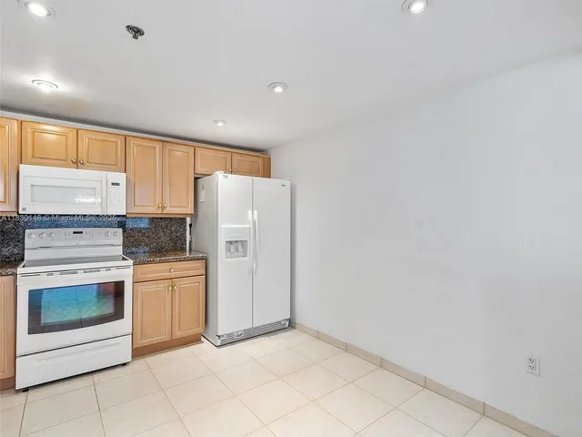 $489,000 | 210 174th Street, Unit 2005, Sunny Isles Beach, FL 33160