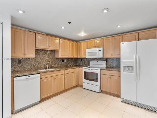 $489,000 | 210 174th Street, Unit 2005, Sunny Isles Beach, FL 33160