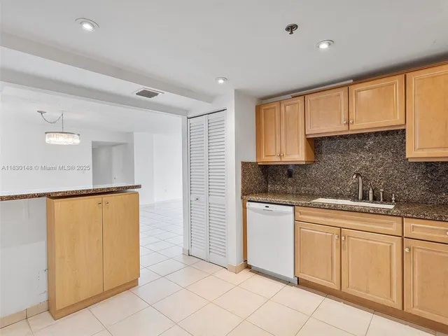 $489,000 | 210 174th Street, Unit 2005, Sunny Isles Beach, FL 33160