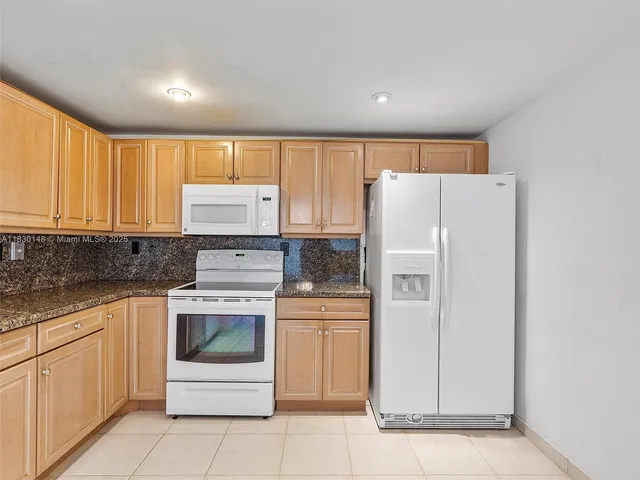 $489,000 | 210 174th Street, Unit 2005, Sunny Isles Beach, FL 33160