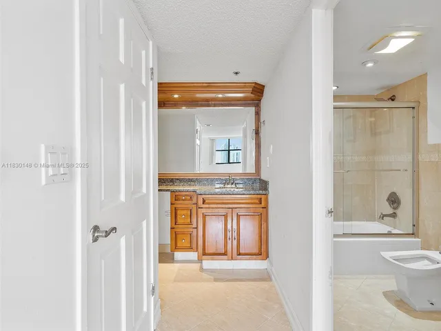 $489,000 | 210 174th Street, Unit 2005, Sunny Isles Beach, FL 33160