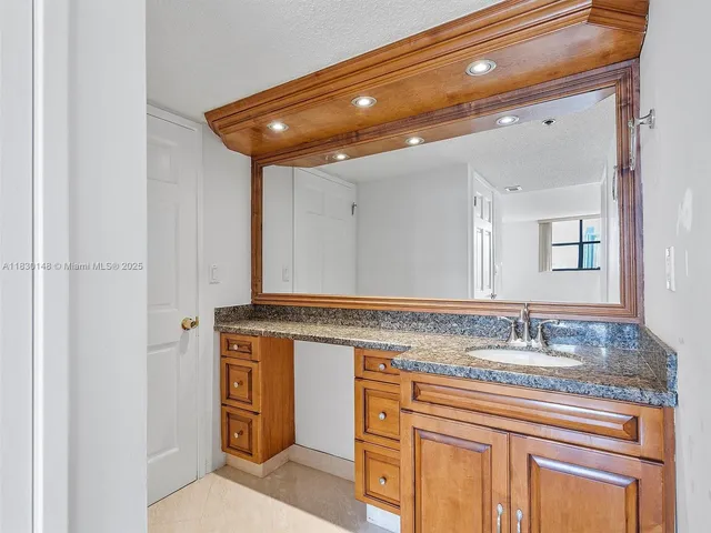 $489,000 | 210 174th Street, Unit 2005, Sunny Isles Beach, FL 33160