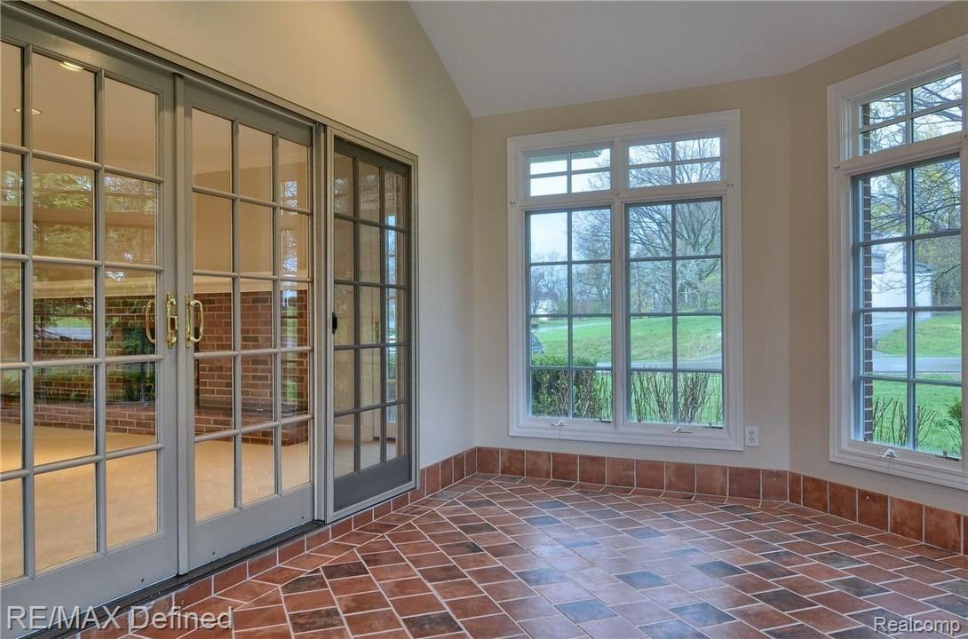 4237 Fieldbrook Road West Bloomfield, MI 48323 - Photo 11 of 41 Sunroom_2nd_View.jpg