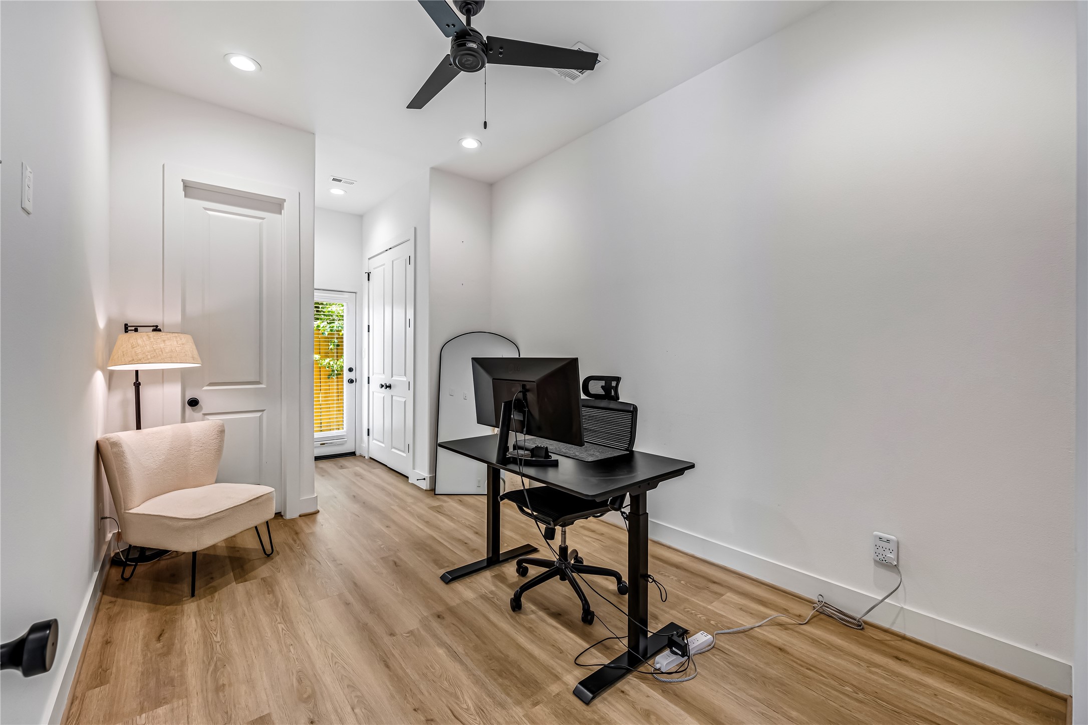 1508 Ryon Street, Unit B Houston, TX 77009 - Photo 16 of 32 1 of 2 Bedrooms on the first floor with engineered wood floors, recessed lighting, a spacious walk-in closet, private yard access, and a shared Jack & Jill bath.