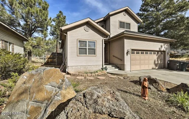 $2,900 | 210 West Cedar Avenue, Flagstaff, AZ 86001