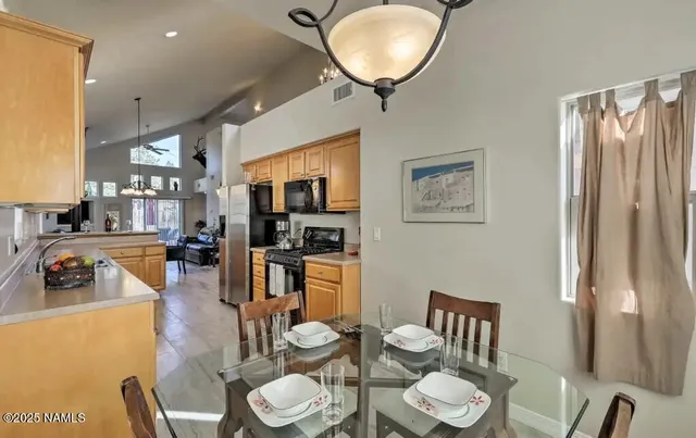 $2,900 | 210 West Cedar Avenue, Flagstaff, AZ 86001