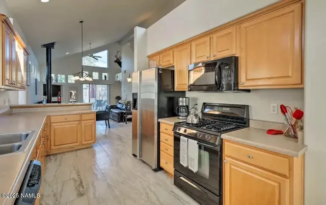 $2,900 | 210 West Cedar Avenue, Flagstaff, AZ 86001