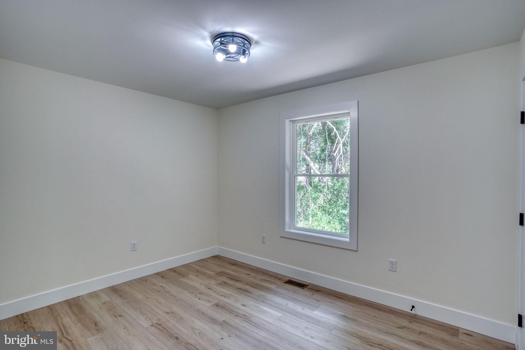 207 Charles Way Georgetown, DE 19947 - Photo 18 of 31 an empty room with a window