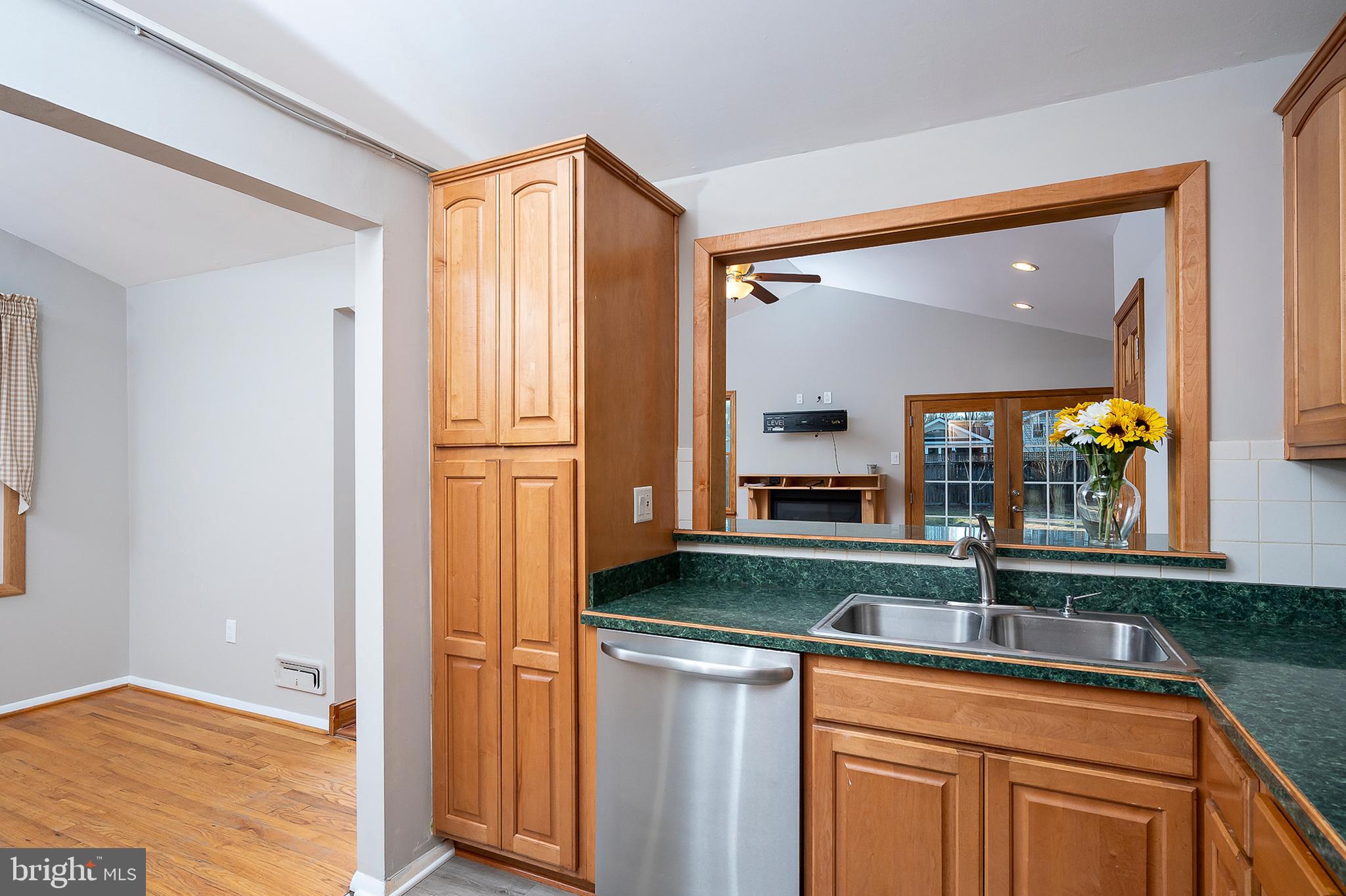 709 Pin Oak Road Severna Park, MD 21146 - Photo 10 of 34 Kitchen (alt view)