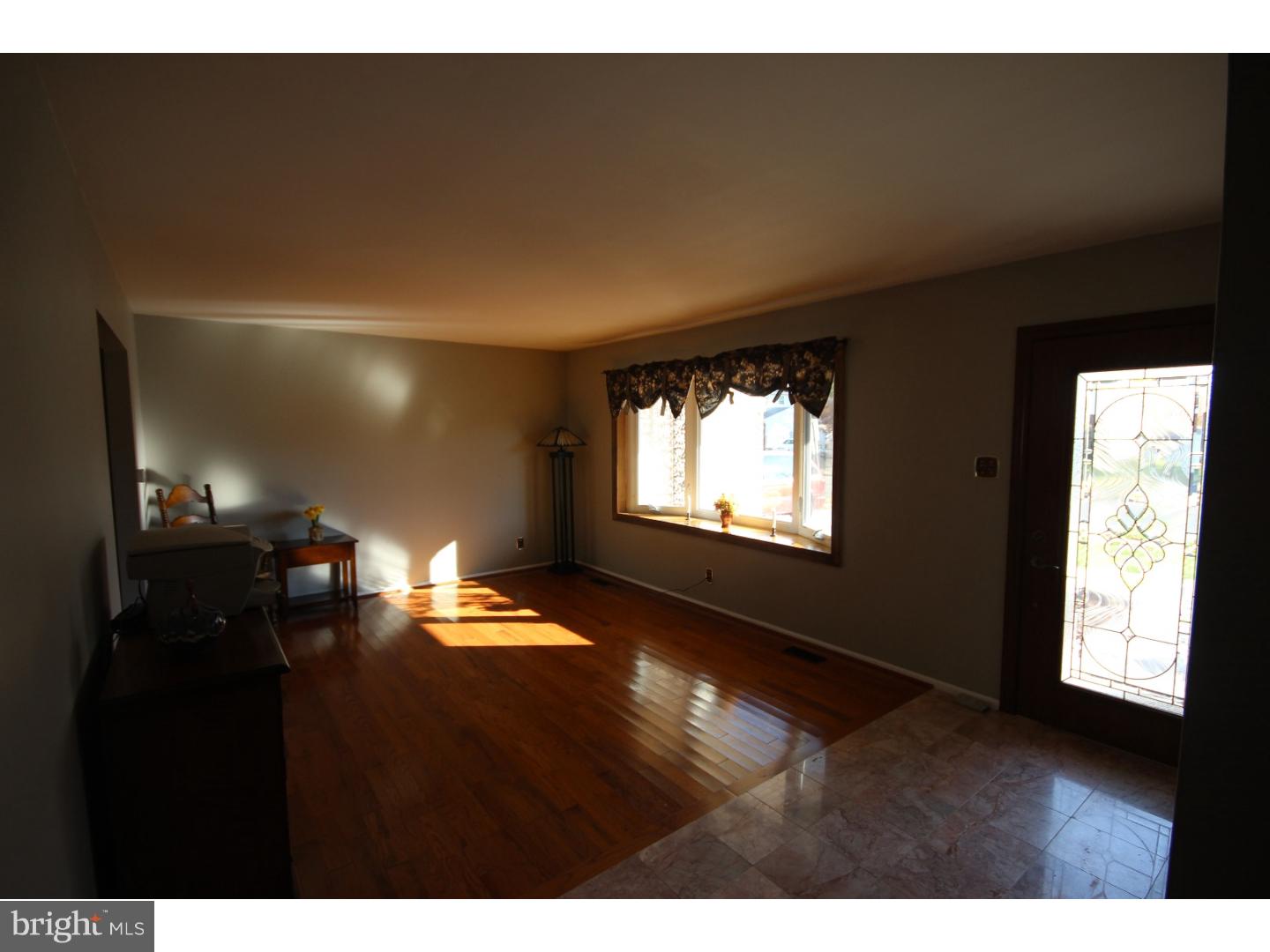 507 Cassingham Road Fairless Hills, PA 19030 - Photo 4 of 22 Foyer