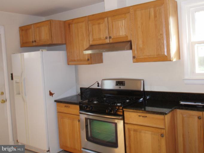 6407 Winnepeg Road Bethesda, MD 20817 - Photo 6 of 10 Kitchen