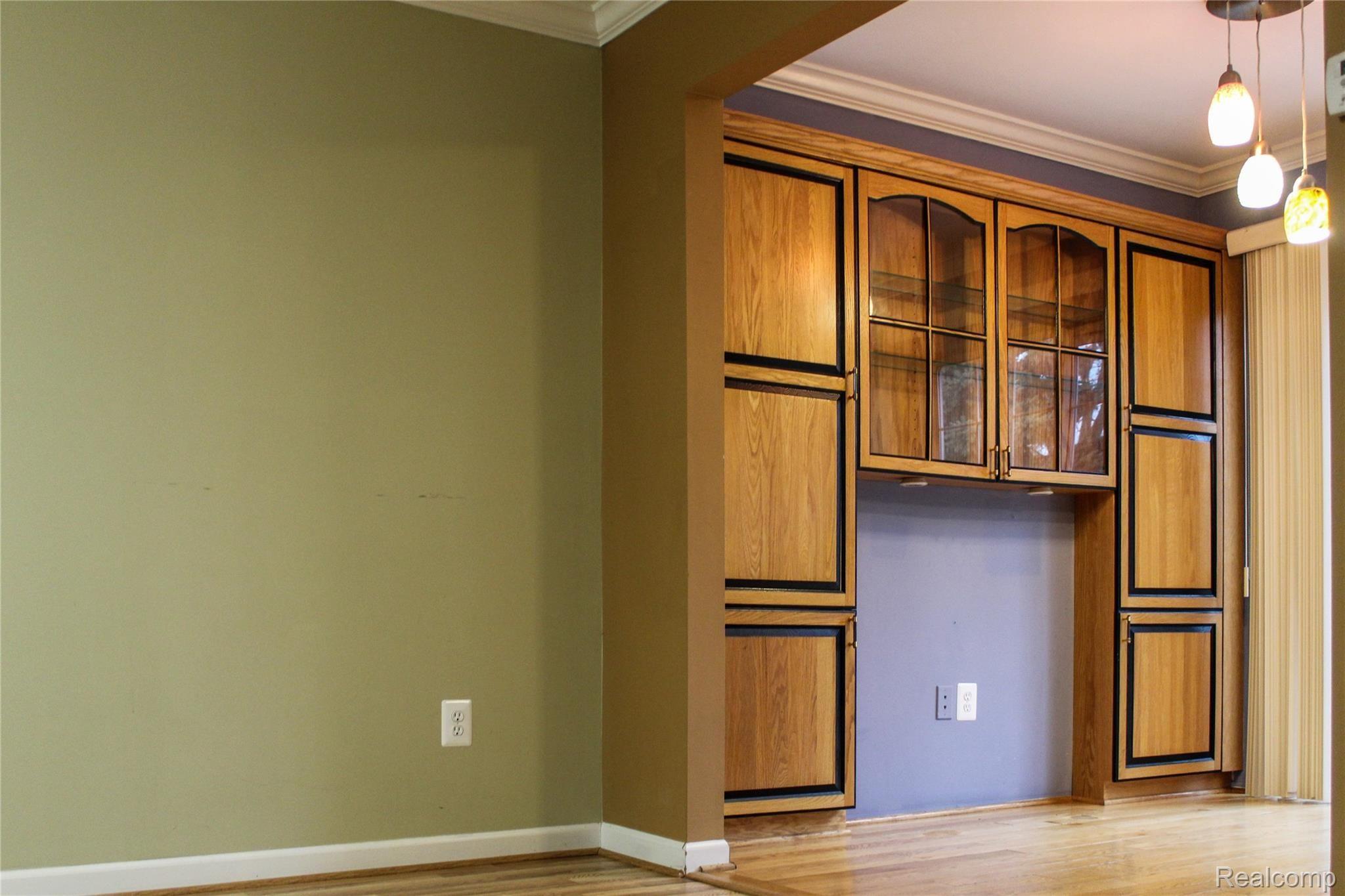1462 Knights Ridge Court Rochester, MI 48306 - Photo 12 of 49 Eating area2.jpg