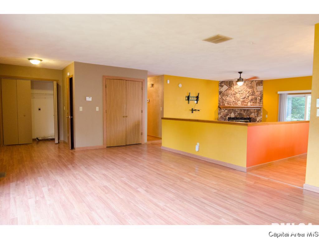 33 Hollybrook Drive Springfield, IL 62702 - Photo 4 of 12 Gallery Image 4