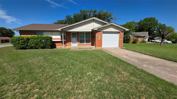 $1,695 | 6251 Shadydell Drive, Fort Worth, TX 76135