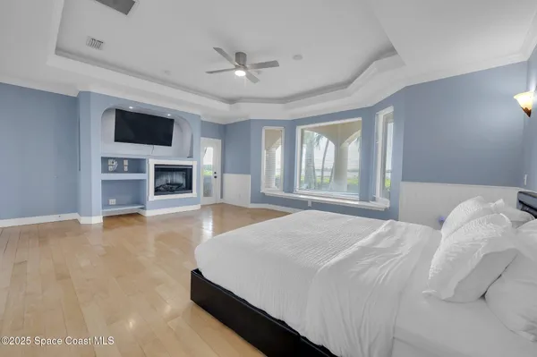 a view of entryway and hall