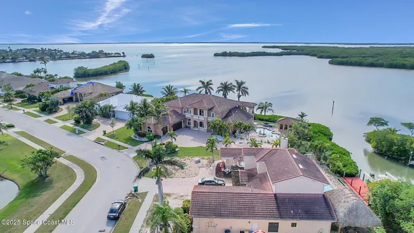 an aerial view of a house with outdoor space and lake view