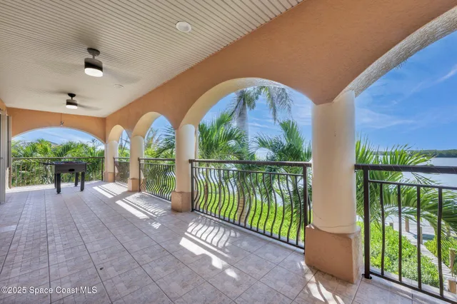 $3,200,000 | 7 Cove View Court, Cocoa Beach, FL 32931