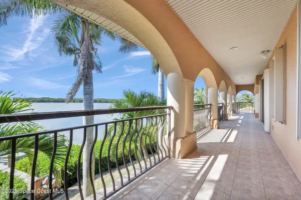 $3,200,000 | 7 Cove View Court, Cocoa Beach, FL 32931