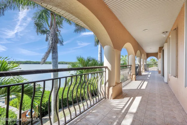 $3,200,000 | 7 Cove View Court, Cocoa Beach, FL 32931