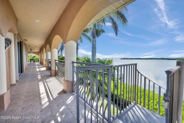 $3,200,000 | 7 Cove View Court, Cocoa Beach, FL 32931