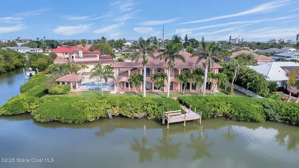 $3,200,000 | 7 Cove View Court, Cocoa Beach, FL 32931