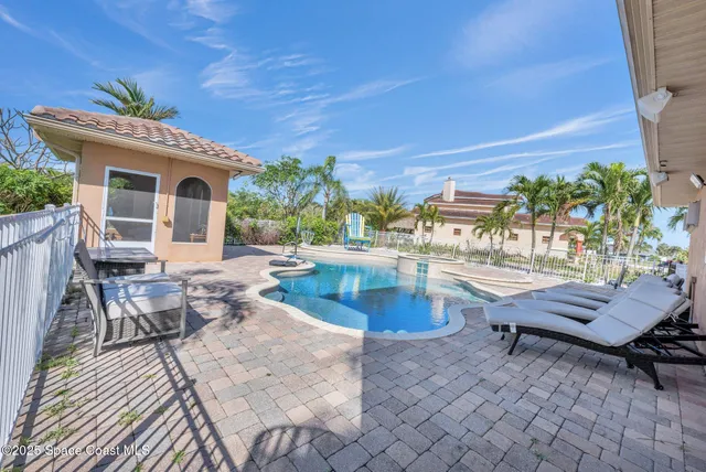 $3,200,000 | 7 Cove View Court, Cocoa Beach, FL 32931