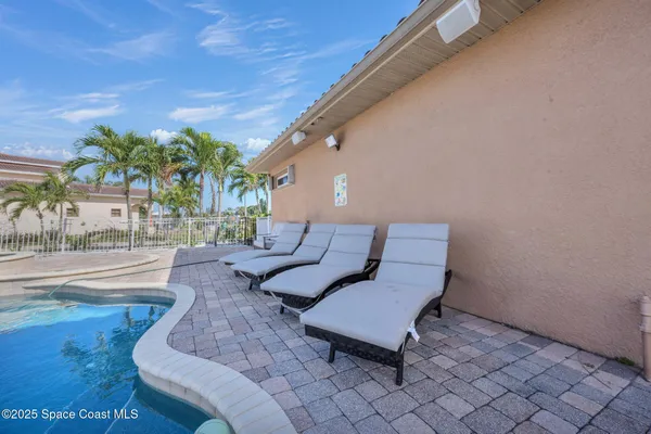 $3,200,000 | 7 Cove View Court, Cocoa Beach, FL 32931