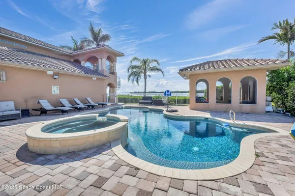 $3,200,000 | 7 Cove View Court, Cocoa Beach, FL 32931