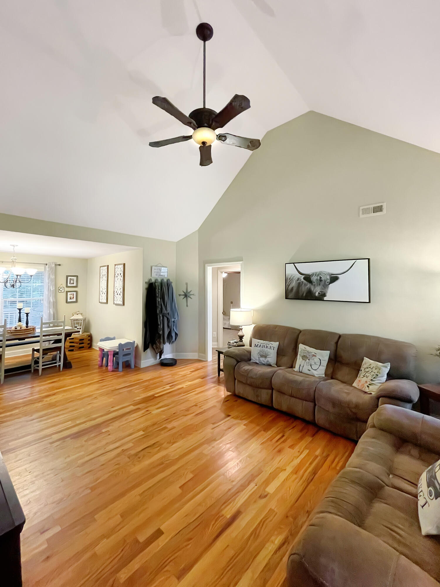 5395 Blue Springs Road Cleveland, TN 37311 - Photo 4 of 27 Living Room