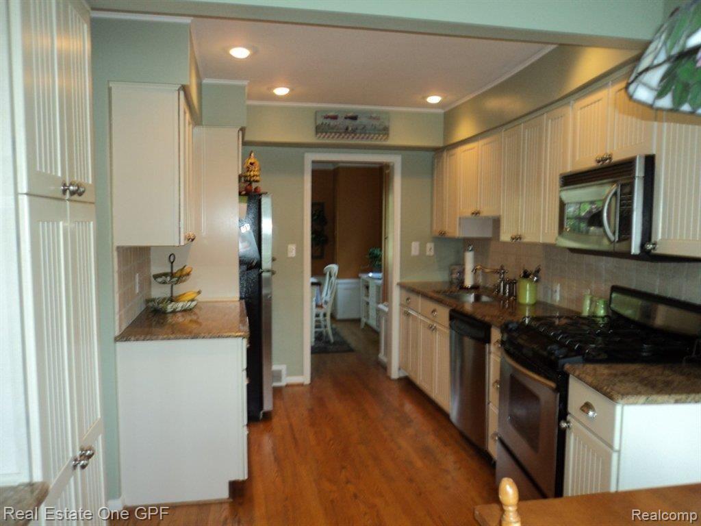 1461 Torrey Road Grosse Pointe, MI 48236 - Photo 9 of 20 Kitchen.JPG