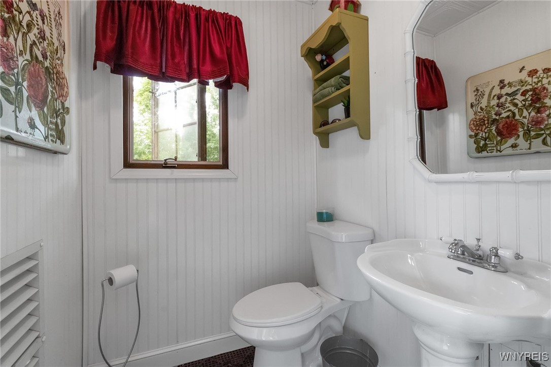 393 Glengrove Road Porter, NY 14174 - Photo 44 of 50 Half bath in pool house