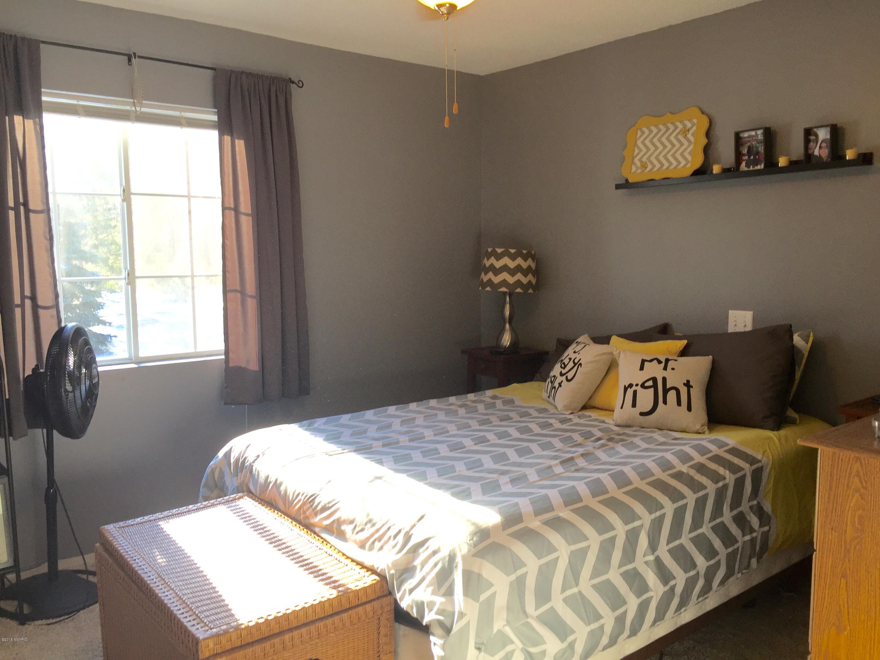 2329 Russell Road Muskegon, MI 49445 - Photo 11 of 20 img-0