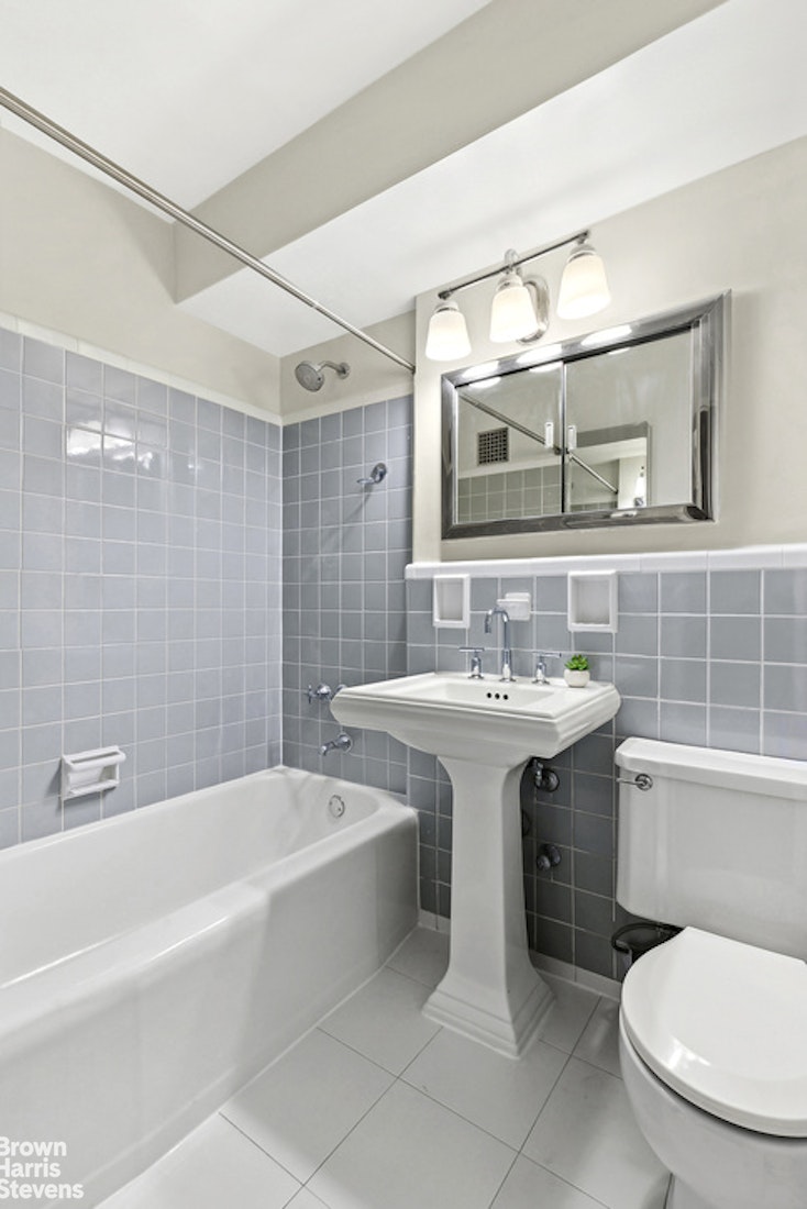 240 East 76th Street, Unit 1U Manhattan, NY 10021 - Photo 7 of 8