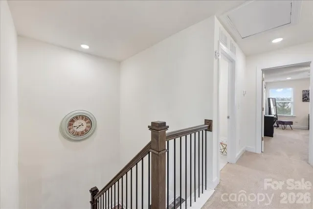 a view of entryway with livingroom