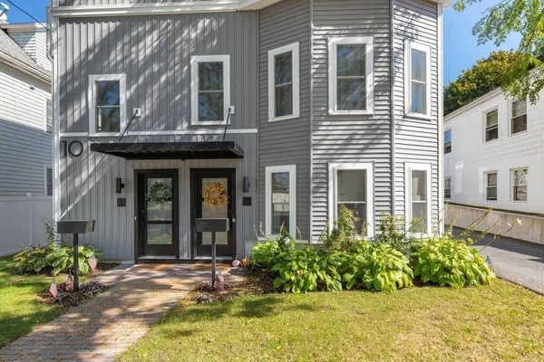 $649,000 | 10 Wakefield Avenue, Unit B, Wakefield, MA 01880