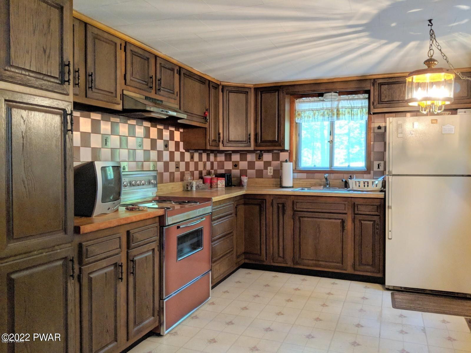 102 Red Pine Road Dingmans Ferry, PA 18328 - Photo 6 of 13
