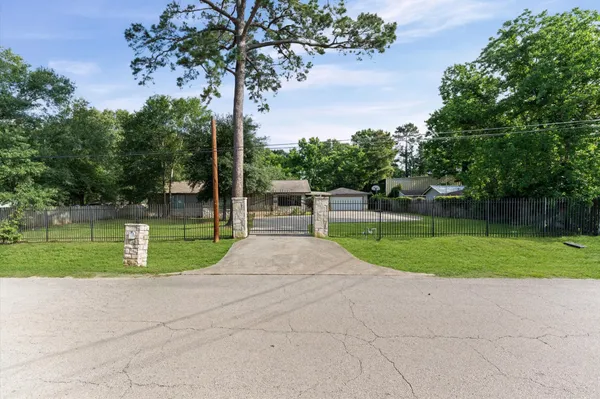 $1,800 | 1505 Gladiola Avenue, Conroe, TX 77301