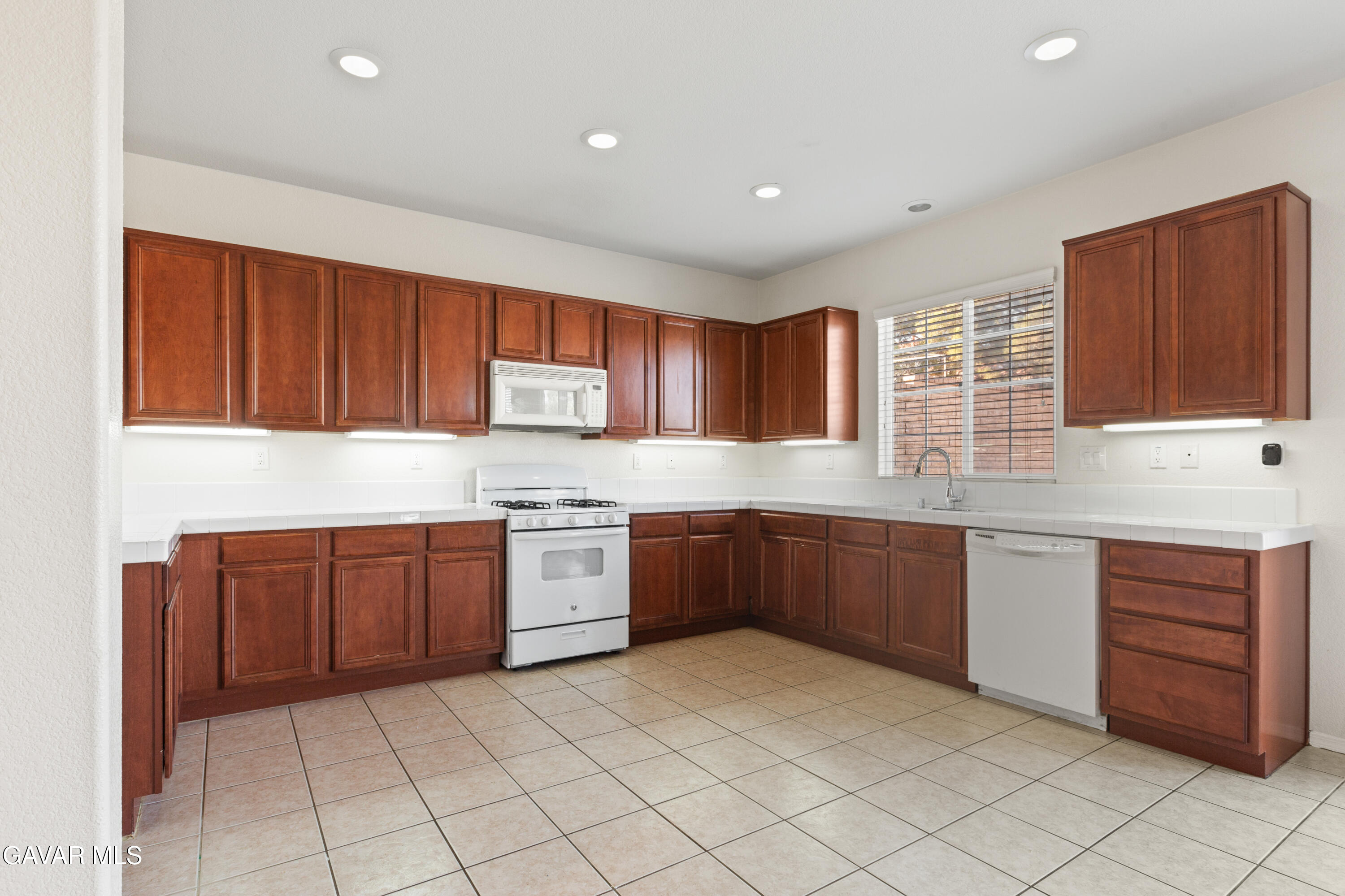 37515 Ruby Red Lane Palmdale, CA 93551 - Photo 22 of 23 Kitchen 2