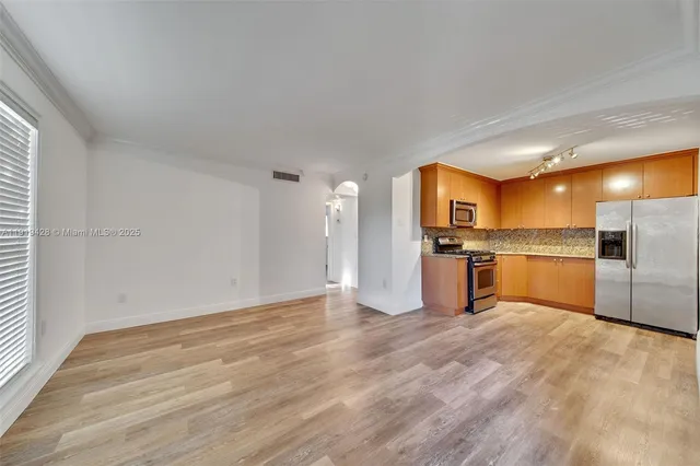 $2,400 | 3245 Virginia Street, Unit 56, Miami, FL 33133