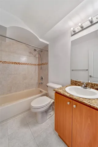 $2,400 | 3245 Virginia Street, Unit 56, Miami, FL 33133