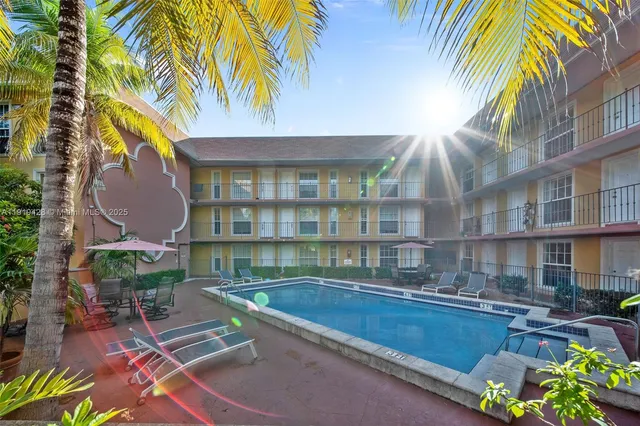 $2,400 | 3245 Virginia Street, Unit 56, Miami, FL 33133