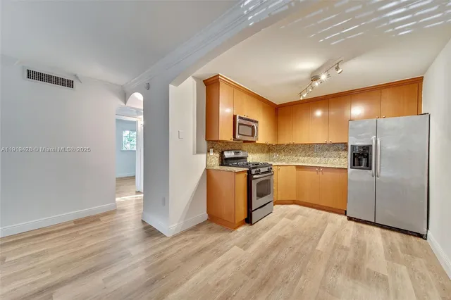 $2,400 | 3245 Virginia Street, Unit 56, Miami, FL 33133