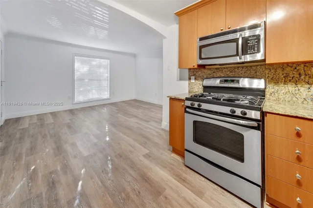 $2,400 | 3245 Virginia Street, Unit 56, Miami, FL 33133